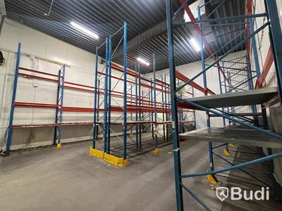 Approx. 120 metres of pallet racking