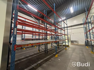 Approx. 120 metres of pallet racking