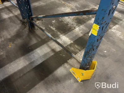 Approx. 120 metres of pallet racking