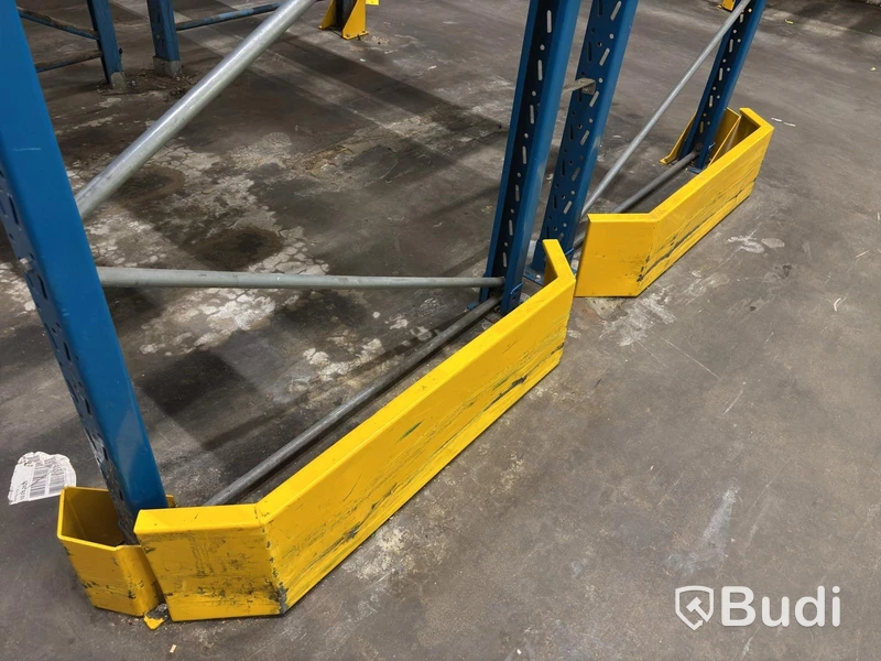 Approx. 120 metres of pallet racking