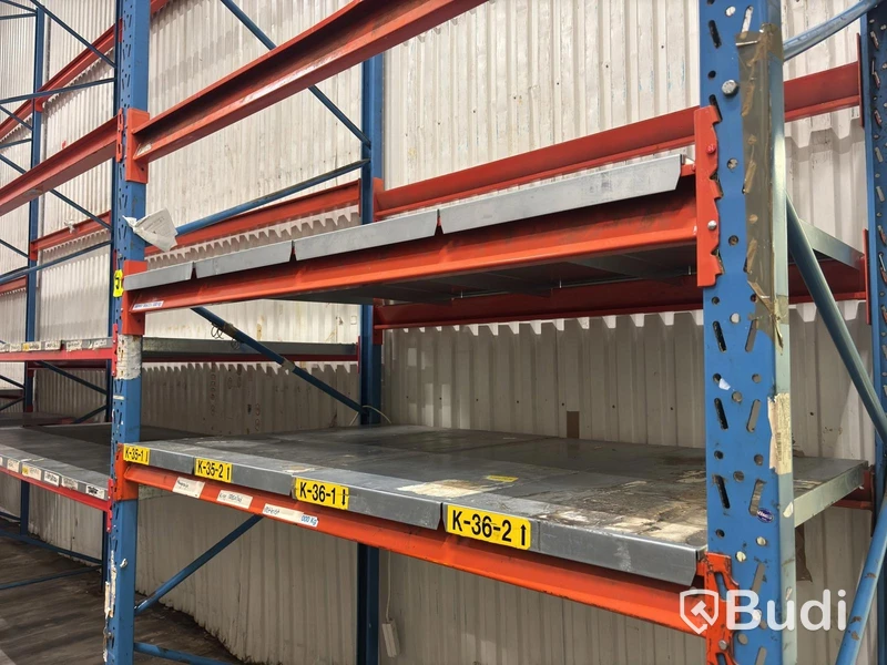 Approx. 120 metres of pallet racking