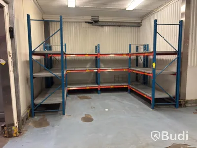 Approx. 120 metres of pallet racking