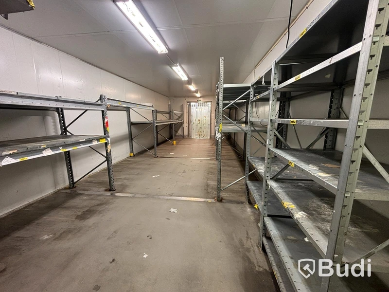 Low pallet racking and warehouse shelving