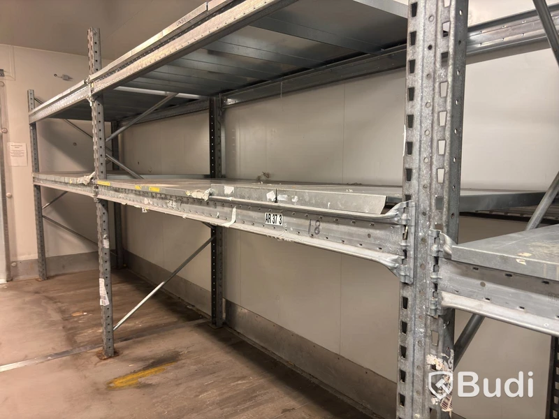 Low pallet racking and warehouse shelving