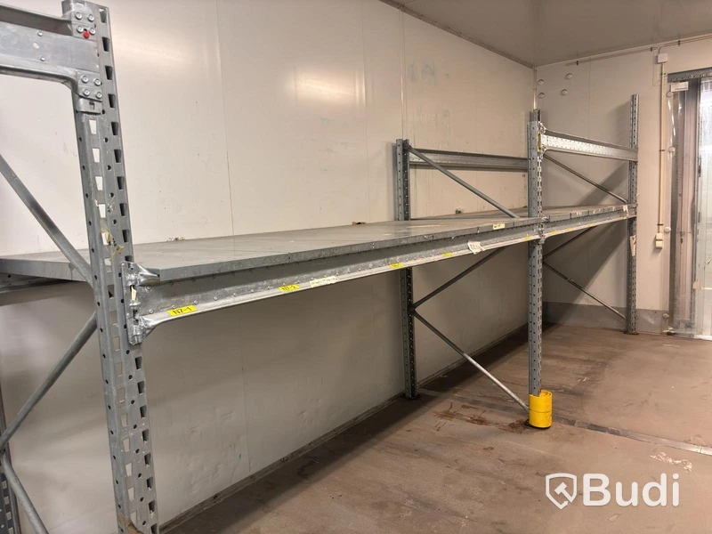 Low pallet racking and warehouse shelving