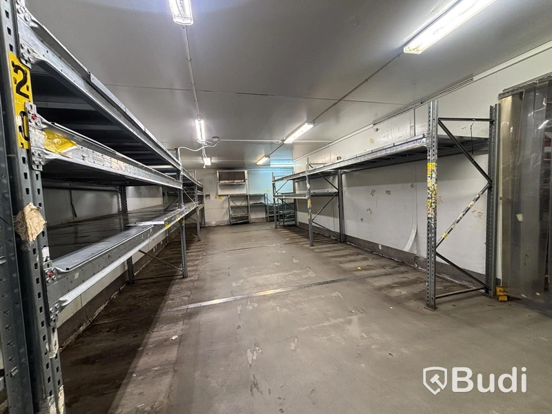 Low pallet racking and warehouse shelving