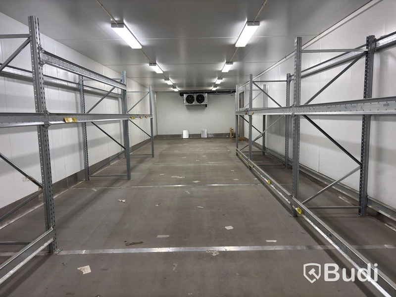 Low pallet racking and warehouse shelving