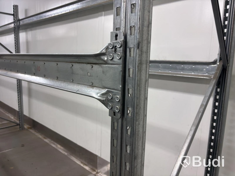 Low pallet racking and warehouse shelving