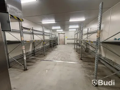Low pallet racking and warehouse shelving