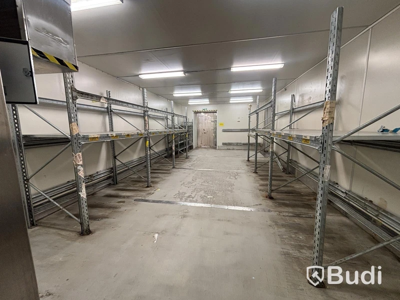 Low pallet racking and warehouse shelving