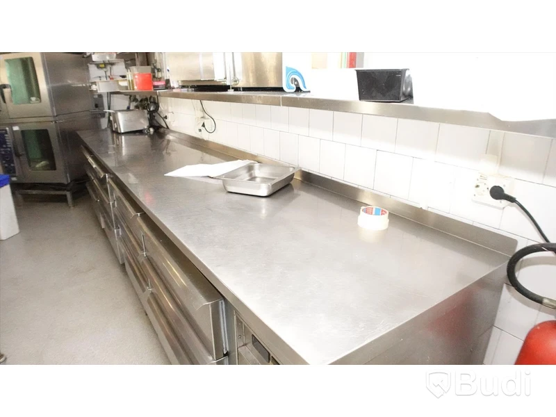 Rostfri bänkskiva 390cm 70cm djup OBS! Kylarna under ingår ej.