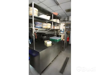 Vinklad arbetsbänk med överhylla 3 plan, infravärme och hållare för bläck 196x150x90cm totalhöjd 215cm, djup 80cm på långa delen och djup 65cm på korta delen