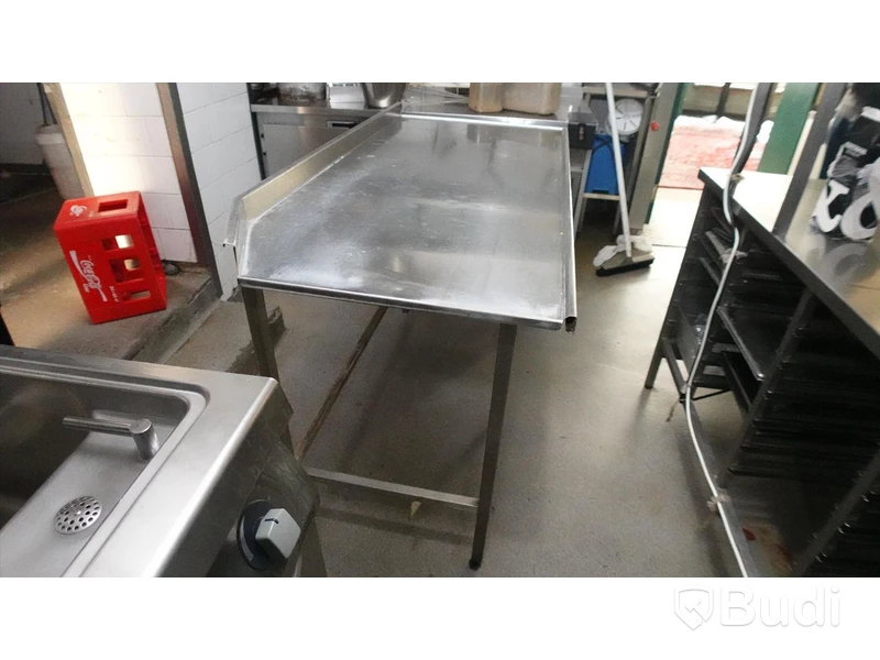 Arbetsbänk i rostfritt 135x65x90 vinklad anpassning diskmaskin på vänster sida OBS saknar en fot.