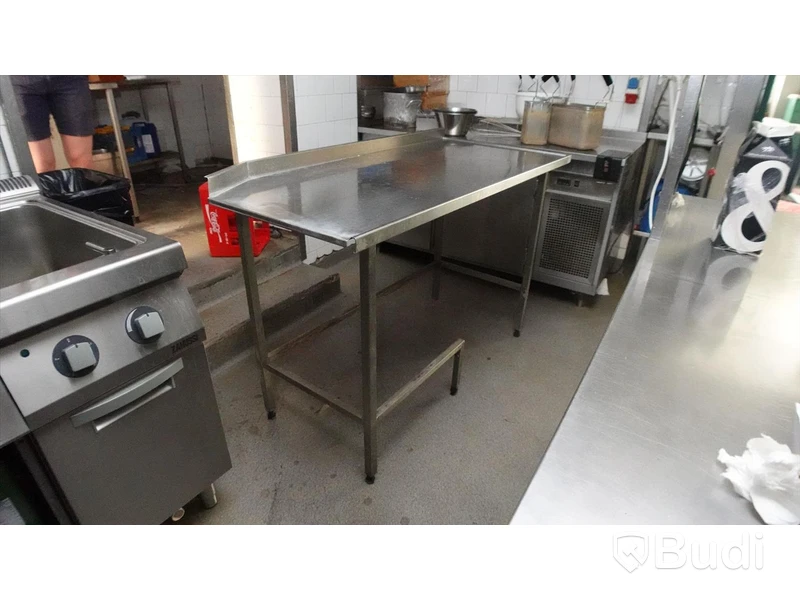Arbetsbänk i rostfritt 135x65x90 vinklad anpassning diskmaskin på vänster sida OBS saknar en fot.