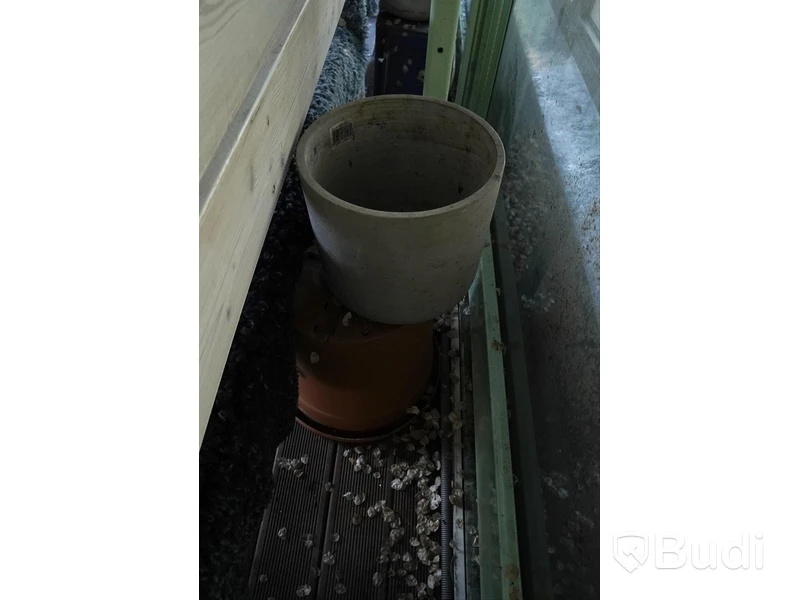 Krukor 10st olika storlekar, inklusive det krukorna står på (se bilder)
