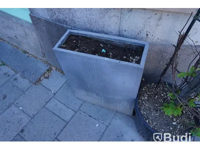 Krukor 4st ca 60x23x73 cm (OBS! En kruka är skadad)