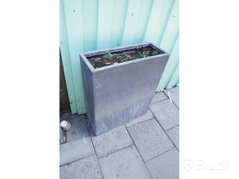 Krukor 4st ca 60x23x73 cm (OBS! En kruka är skadad)