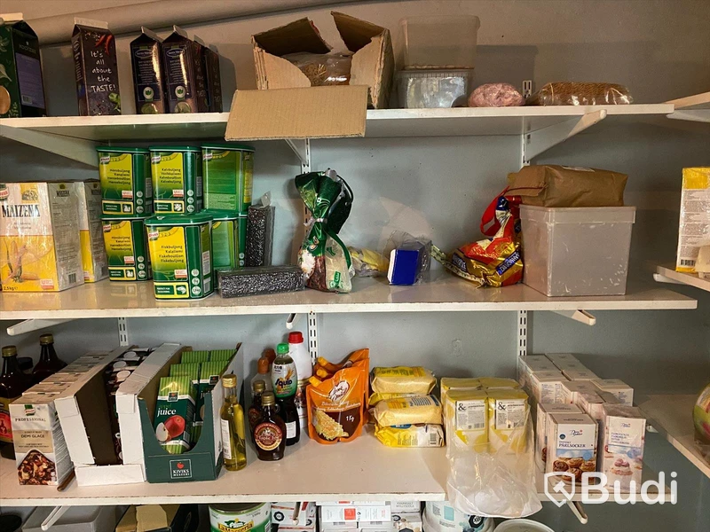 Div varor kryddor, mjöl, torrvaror, såsbaser, konserver m.m.