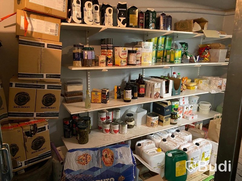 Div varor kryddor, mjöl, torrvaror, såsbaser, konserver m.m.
