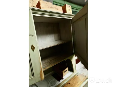 Vitrinskåp trä, höjd ca 223 cm bredd 139 cm