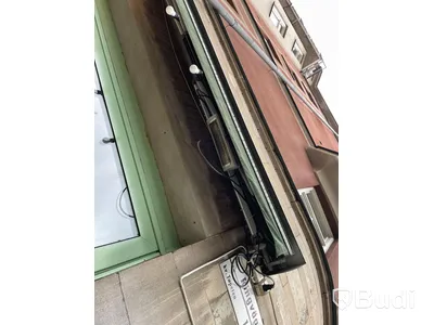 Motormarkiser, 2st med fjärrkontroll och totalt 4st infravärmare. Markiserna är olika storlek men total längd för båda 2 är ca 10.8 meter.