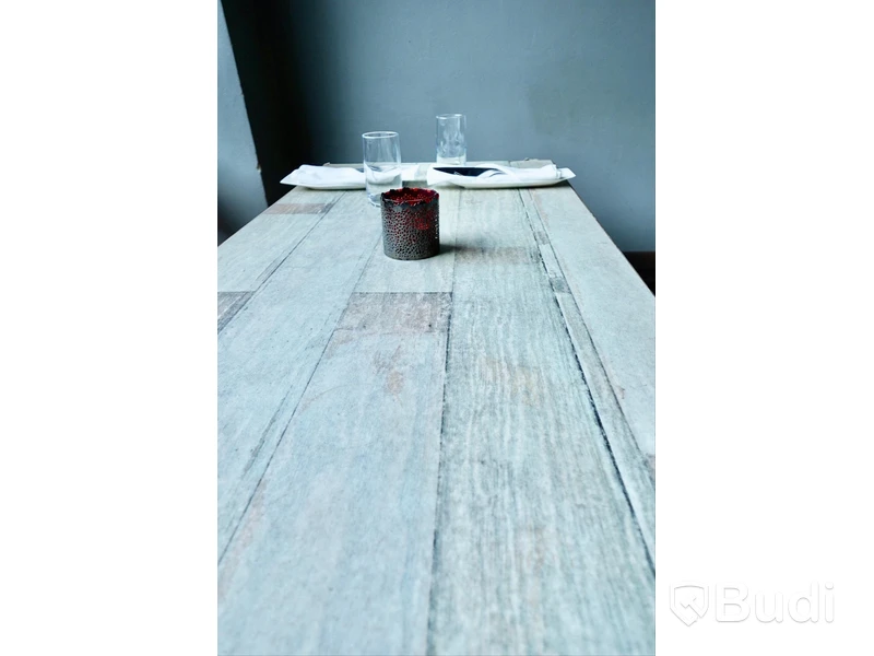 Bord samt 2st bänkar 244 cm, Obs! bänken med ryggstöd är platsbyggd men kan tas loss, den är skruvad.