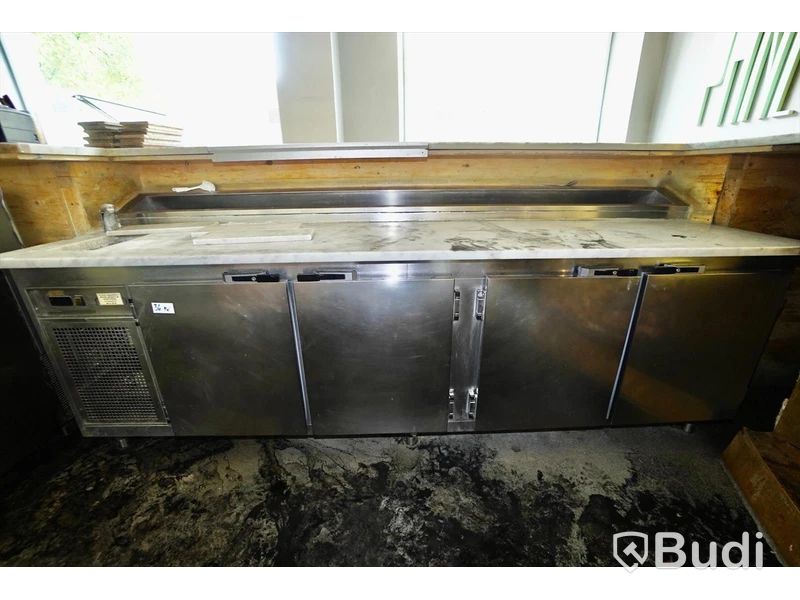 Kylbänk med ho, 4 dörrar samt övre kylränna och bänkskiva av marmor, 270x85x90