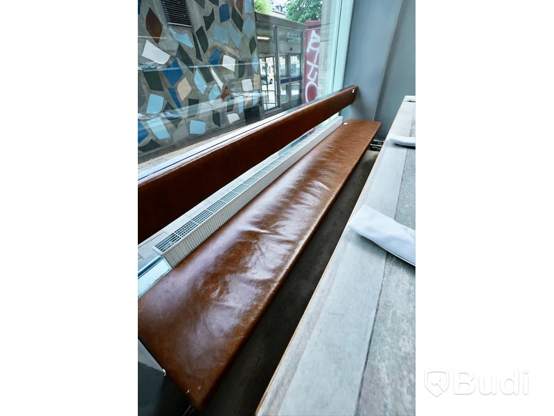 Bord samt 2st bänkar 280 cm, Obs! bänken med ryggstöd är platsbyggd men kan tas loss, den är skruvad.