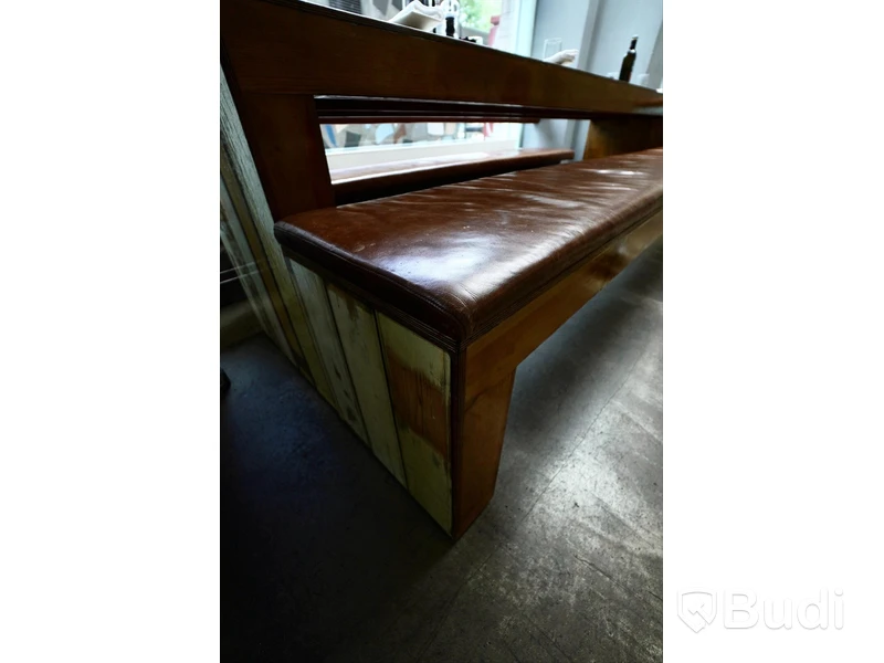 Bord samt 2st bänkar 280 cm, Obs! bänken med ryggstöd är platsbyggd men kan tas loss, den är skruvad.