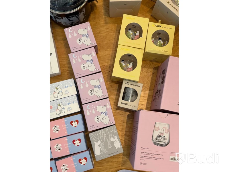 Assorted decor items, incl. Moomin by Muurla, Gerbera and Dixie