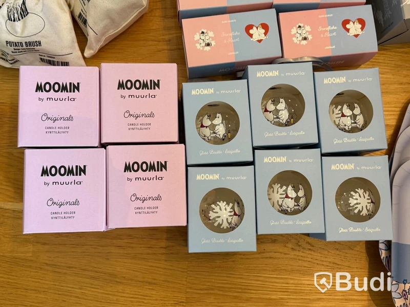 Assorted decor items, incl. Moomin by Muurla, Gerbera and Dixie