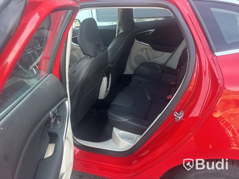 VOLVO  V40 D4 -15 1 ägare.
