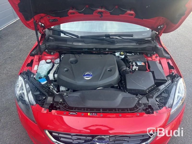 VOLVO  V40 D4 -15 1 ägare.