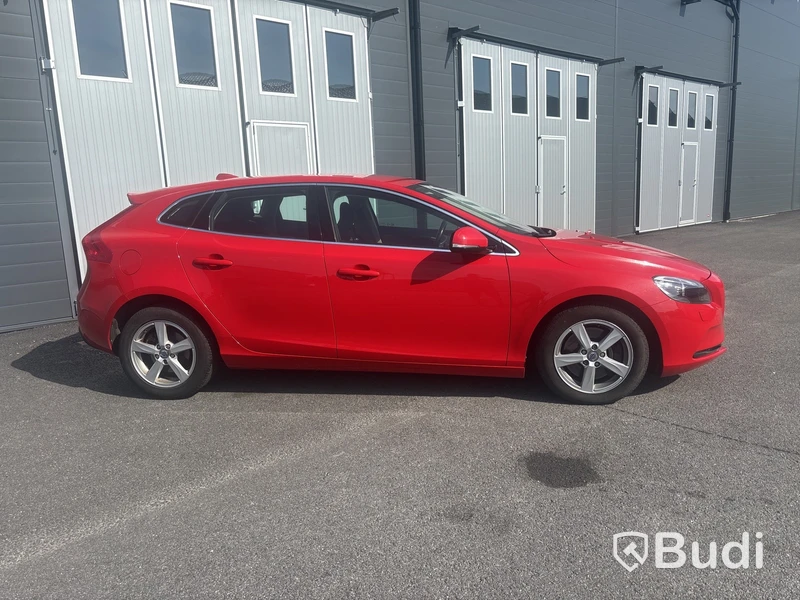 VOLVO  V40 D4 -15 1 ägare.