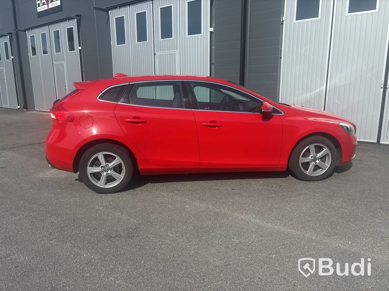 VOLVO  V40 D4 -15 1 ägare.
