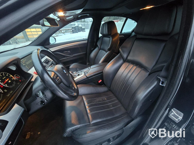 BMW M5 V8 F10 -2012 | 19472 mil | Head-up
