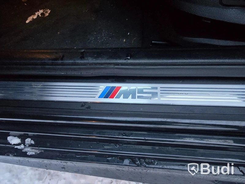 BMW M5 V8 F10 -2012 | 19472 mil | Head-up