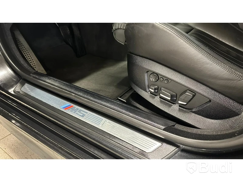 BMW M5 V8 F10 -2012 | 19472 mil | Head-up