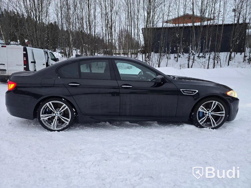BMW M5 V8 F10 -2012 | 19472 mil | Head-up