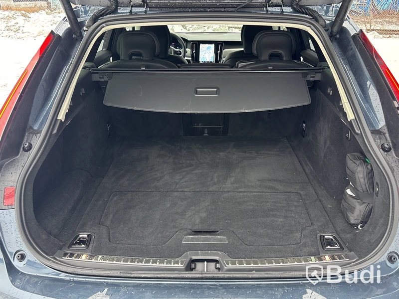 Volvo V90 Cross Country B4 AWD | 2975 mil | 2023