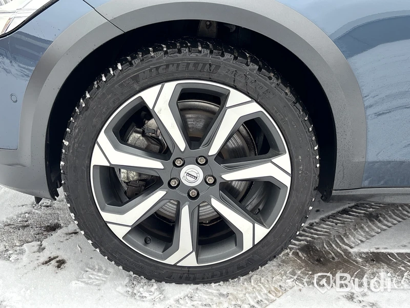Volvo V90 Cross Country B4 AWD | 2975 mil | 2023