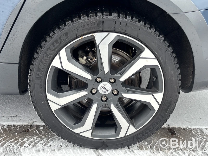 Volvo V90 Cross Country B4 AWD | 2975 mil | 2023