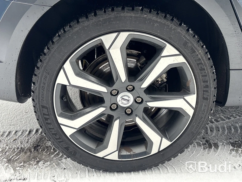 Volvo V90 Cross Country B4 AWD | 2975 mil | 2023