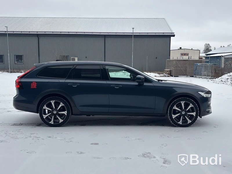 Volvo V90 Cross Country B4 AWD | 2975 mil | 2023