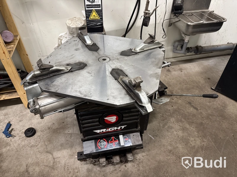 Däckkrängningsmaskin Bright BP810E | 2023