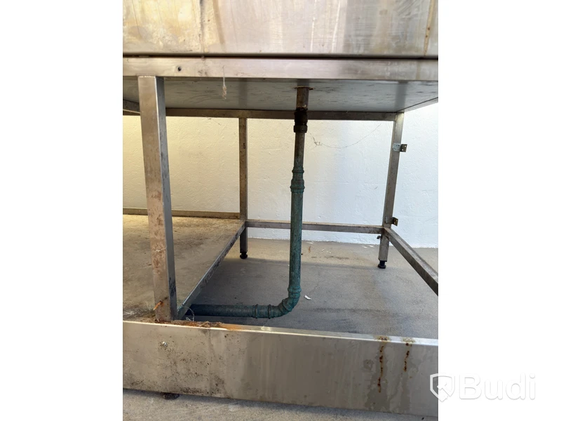 Stainless steel sink unit with perforated inserts