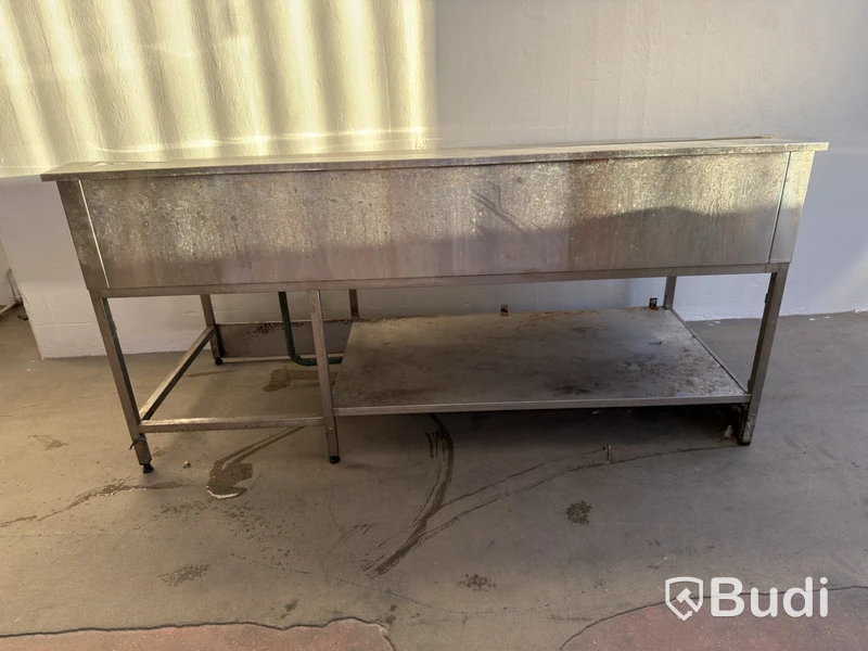Stainless steel sink unit with perforated inserts