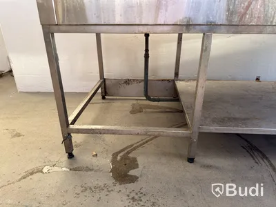 Stainless steel sink unit with perforated inserts