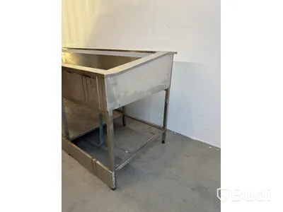 Stainless steel sink unit with perforated inserts