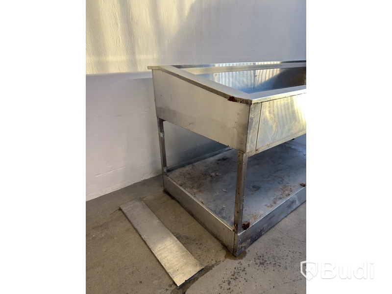 Stainless steel sink unit with perforated inserts